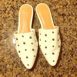 NWOT slip on kitten heel white pointed toe w studs